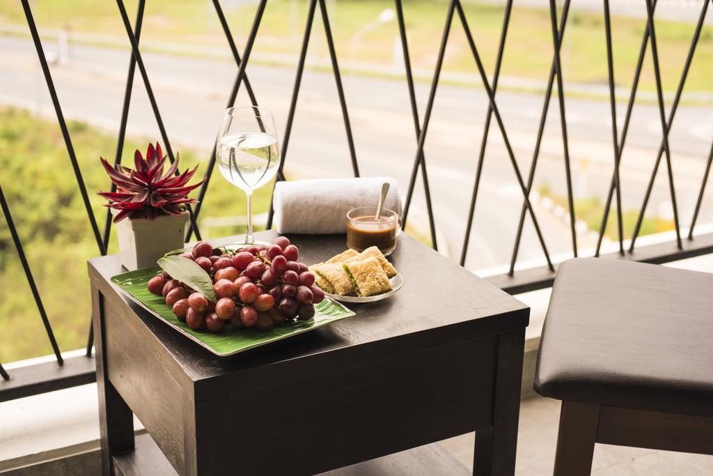 Coco View Hotel Samut Songkhram Exterior photo