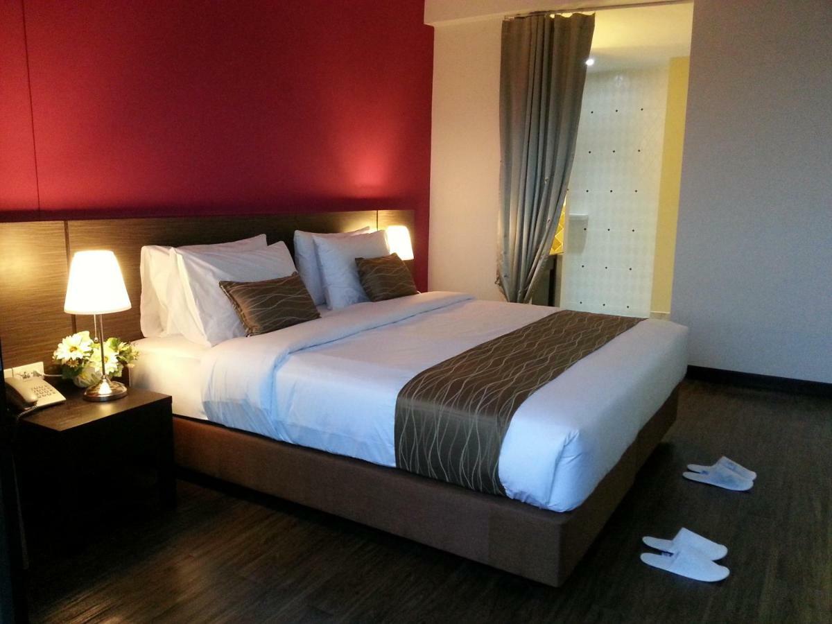 Coco View Hotel Samut Songkhram Exterior photo