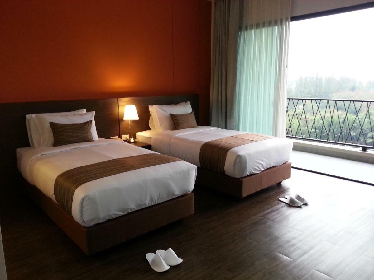 Coco View Hotel Samut Songkhram Exterior photo
