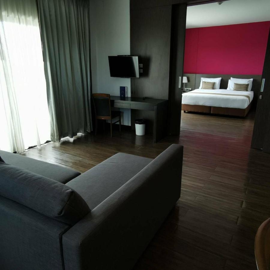 Coco View Hotel Samut Songkhram Exterior photo